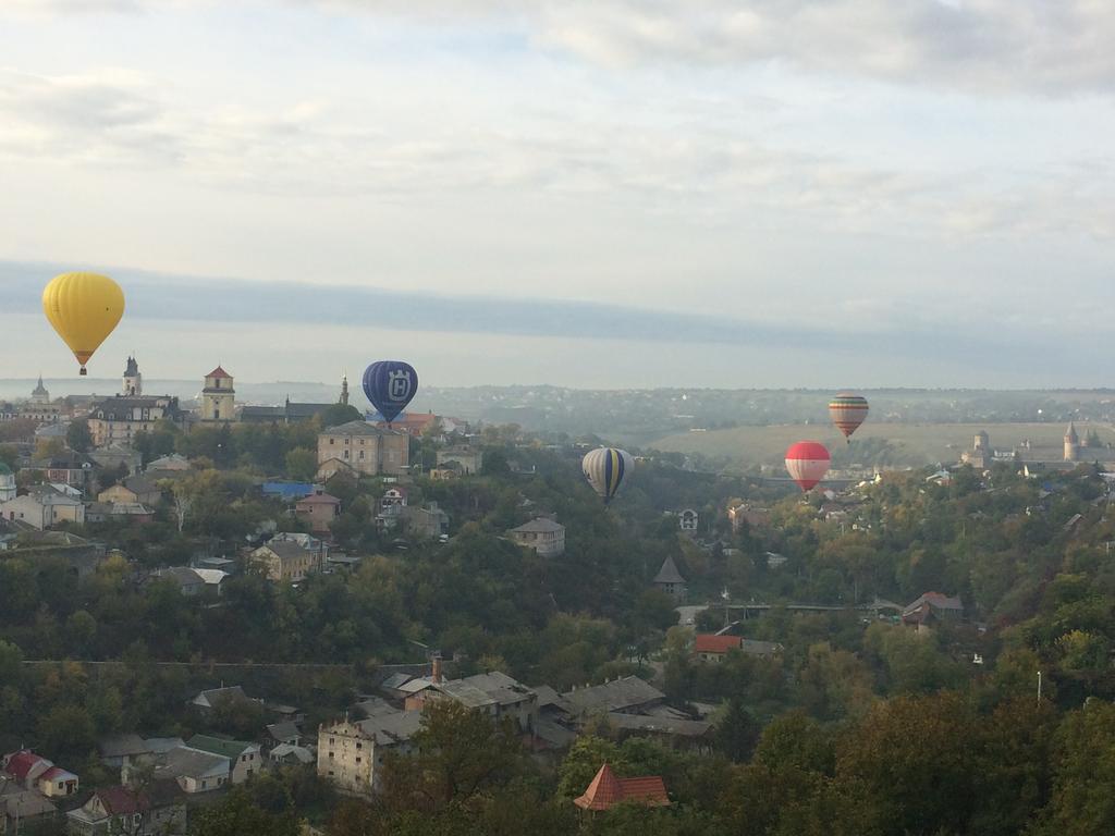 Rooms With Fortetsya View 2 Kamjanets-Podilskyj Exteriör bild