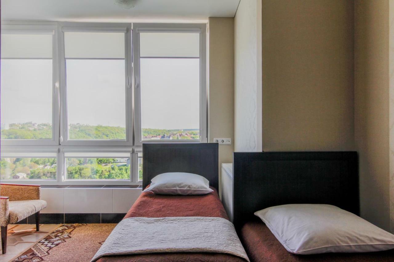 Rooms With Fortetsya View 2 Kamjanets-Podilskyj Exteriör bild